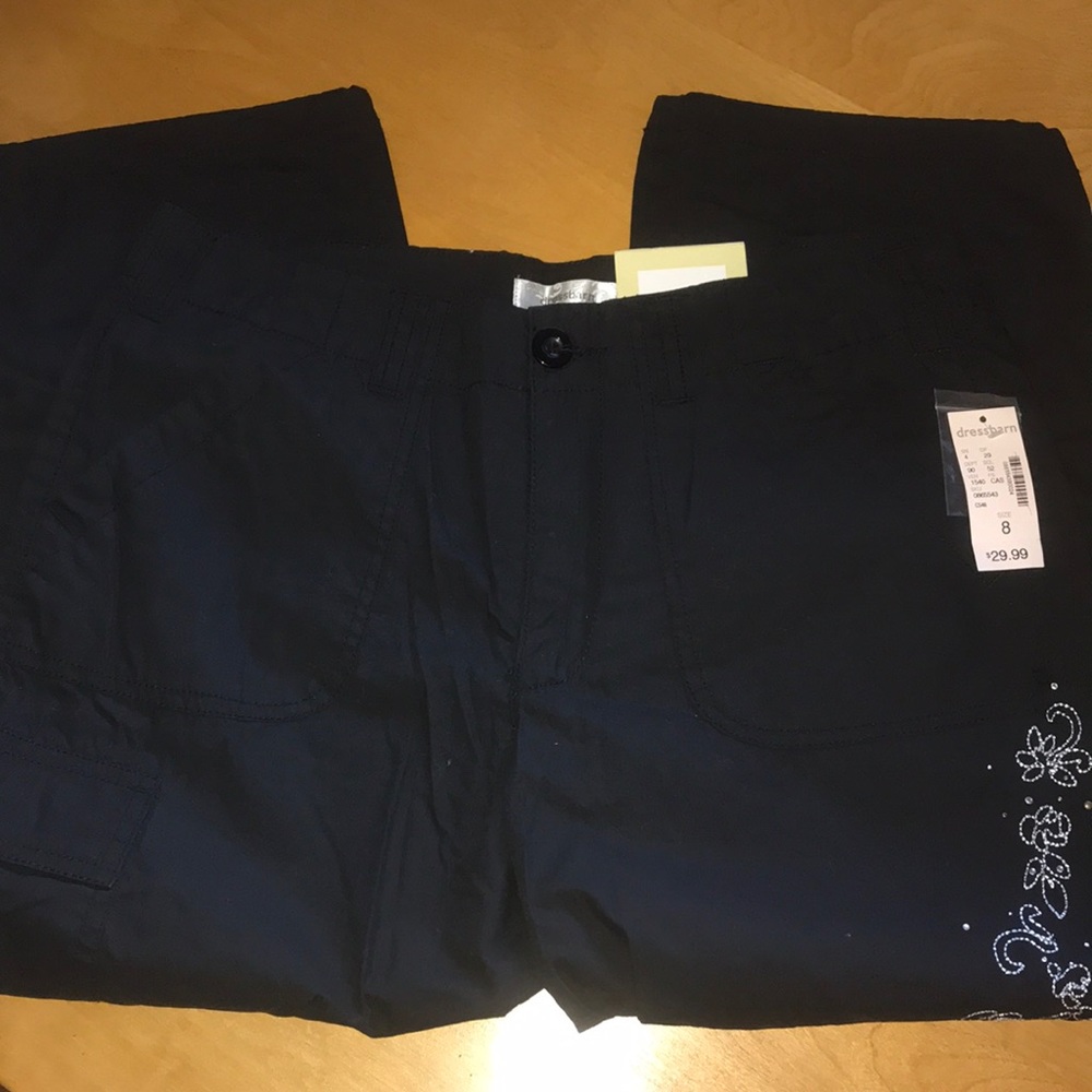 Dressbarn Woman Women’s Size 8 NWT Black Embellished Floral Crop Capri Pants